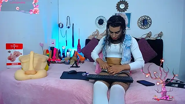 Starhott  online show from 17, 10, 2025