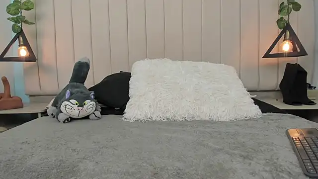 Snapshot of CandyGomez chatting on 12, 10, 2025 CandyGomez online show from 12, 10, 2025