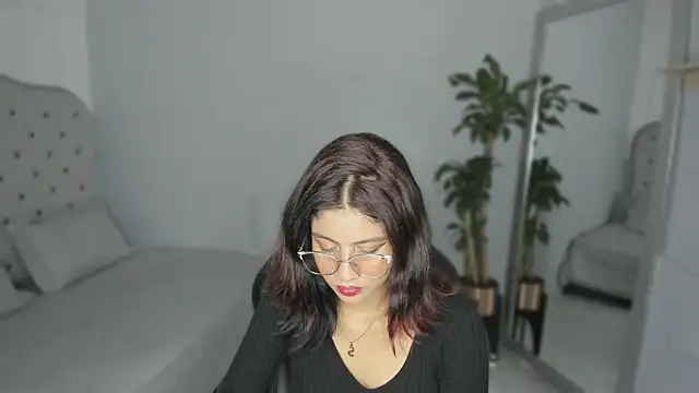 Julieth brown  online show from 11, 9, 2025