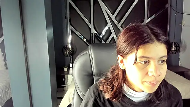 Julieth brown  online show from 2, 10, 2025