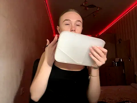 Snapshot of bellameow88 chatting on 13, 10, 2025 bellameow88 online show from 13, 10, 2025