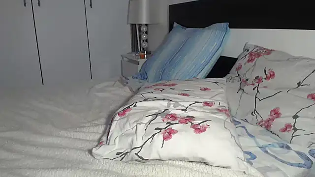 petite danielle online show from 18, 10, 2025