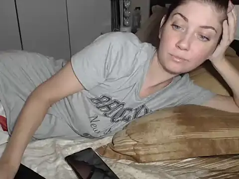 petite danielle online show from 25, 11, 2025