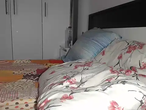 petite danielle online show from 24, 6, 2026