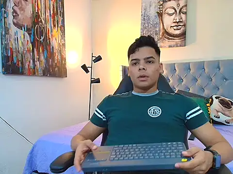 Snapshot of stewart_mateo_ chatting on 13, 9, 2025 stewart mateo  online show from 13, 9, 2025