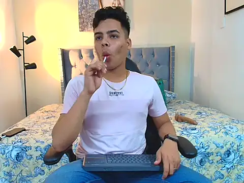 Snapshot of stewart_mateo_ chatting on 15, 9, 2025 stewart mateo  online show from 15, 9, 2025