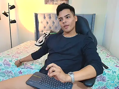 Snapshot of stewart_mateo_ chatting on 20, 9, 2025 stewart mateo  online show from 20, 9, 2025