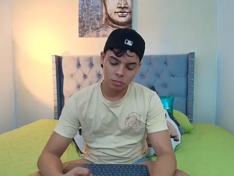 Snapshot of stewart_mateo_ chatting on 4, 10, 2025 stewart mateo  online show from 4, 10, 2025