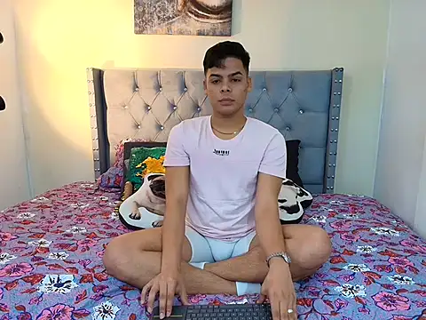 Snapshot of stewart_mateo_ chatting on 8, 10, 2025 stewart mateo  online show from 8, 10, 2025