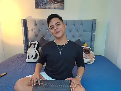 Snapshot of stewart_mateo_ chatting on 10, 10, 2025 stewart mateo  online show from 10, 10, 2025