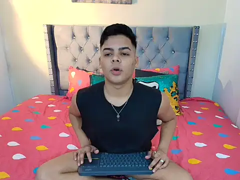 Snapshot of stewart_mateo_ chatting on 15, 10, 2025 stewart mateo  online show from 15, 10, 2025