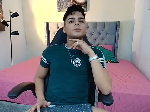 Snapshot of stewart_mateo_ chatting on 17, 10, 2025 stewart mateo  online show from 17, 10, 2025