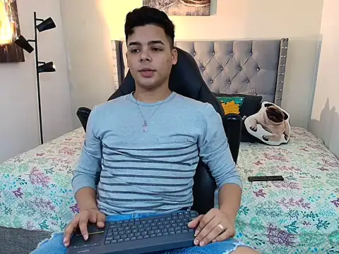 Snapshot of stewart_mateo_ chatting on 21, 10, 2025 stewart mateo  online show from 21, 10, 2025