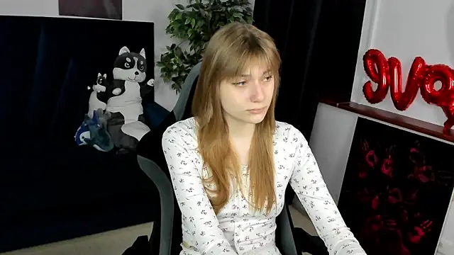 Snapshot of SophieLumen chatting on 8, 9, 2025 SophieLumen online show from 8, 9, 2025