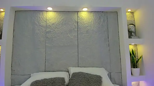 AlassiaHocthner online show from 9, 4, 2026