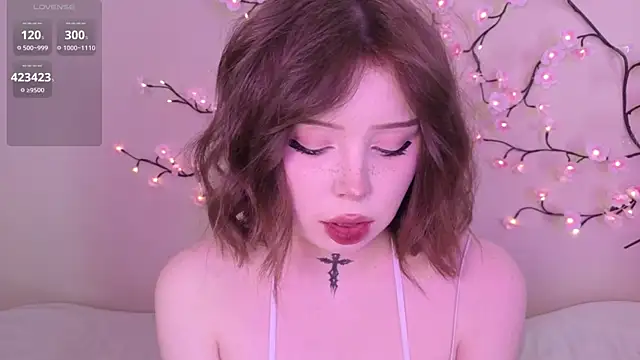 Snapshot of RileyVice chatting on 4, 4, 2026 RileyVice online show from 4, 4, 2026