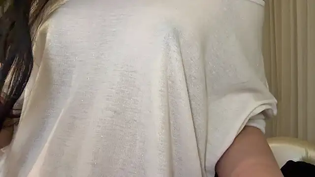 Snapshot of yuer2563 chatting on 28, 11, 2025 yuer2563 online show from 28, 11, 2025