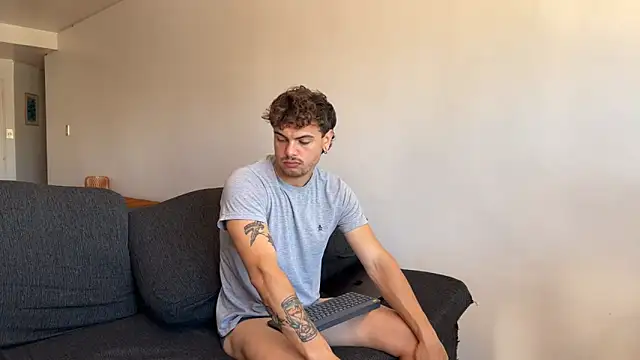 Snapshot of lenruy chatting on 30, 3, 2026 lenruy online show from 30, 3, 2026