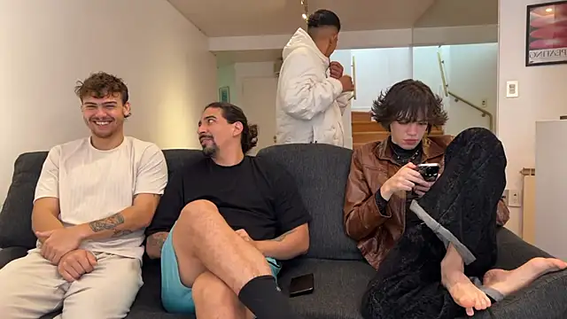 Snapshot of lenruy chatting on 6, 4, 2026 lenruy online show from 6, 4, 2026