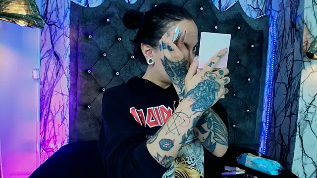 Zami Escobar of online show from 17, 9, 2025