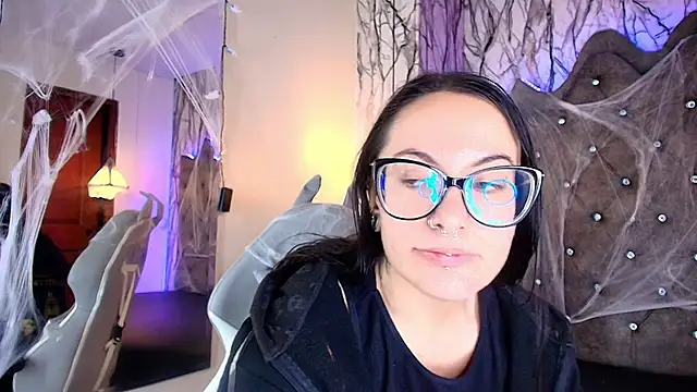 Zami Escobar of online show from 30, 10, 2025