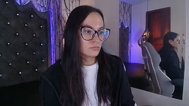 Zami Escobar of online show from 13, 11, 2025