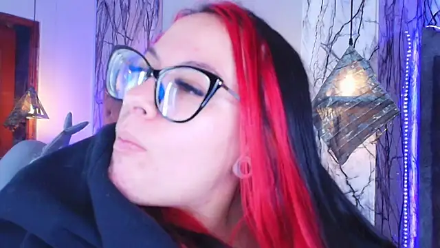 Zami Escobar of online show from 19, 3, 2026