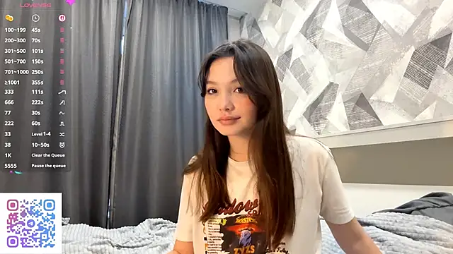 Snapshot of KiraVelvet chatting on 27, 10, 2025 KiraVelvet online show from 27, 10, 2025