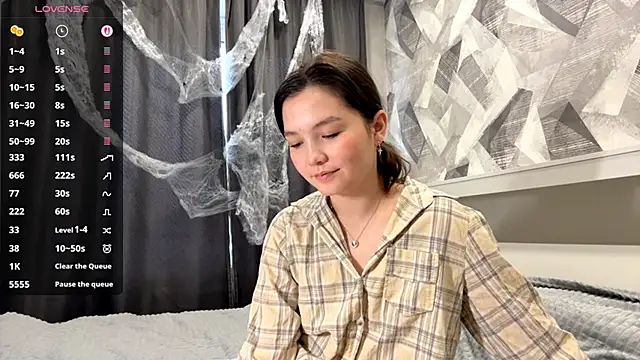 Snapshot of KiraVelvet chatting on 3, 11, 2025 KiraVelvet online show from 3, 11, 2025