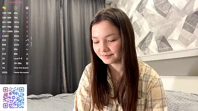 Snapshot of KiraVelvet chatting on 7, 11, 2025 KiraVelvet online show from 7, 11, 2025