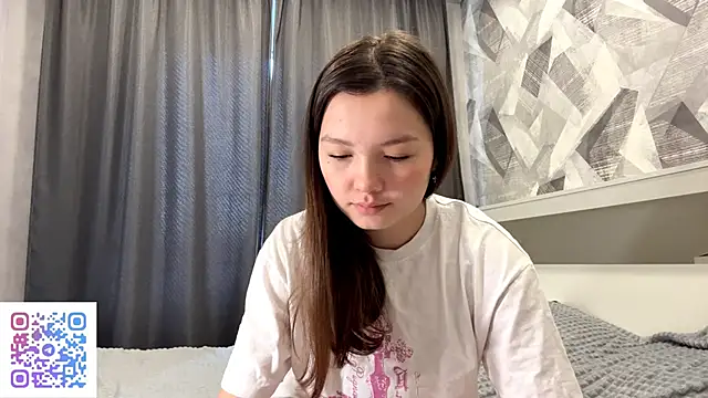 Snapshot of KiraVelvet chatting on 8, 11, 2025 KiraVelvet online show from 8, 11, 2025