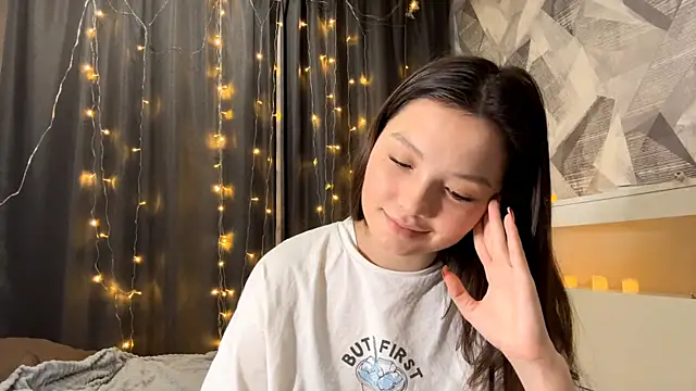 Snapshot of KiraVelvet chatting on 26, 11, 2025 KiraVelvet online show from 26, 11, 2025