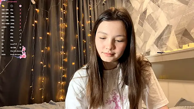 Snapshot of KiraVelvet chatting on 5, 12, 2025 KiraVelvet online show from 5, 12, 2025