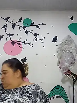 curvy diva  online show from 2, 11, 2025