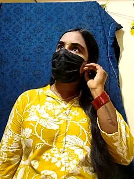 Snapshot of mini-queen chatting on 8, 4, 2026 mini-queen online show from 8, 4, 2026