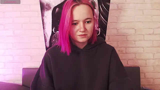 Ericha Stone online show from 23, 9, 2025