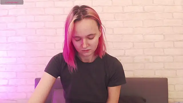 Ericha Stone online show from 4, 11, 2025