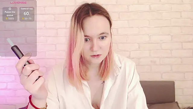 Snapshot of Ericha_Stone chatting on 7, 4, 2026 Ericha Stone online show from 7, 4, 2026