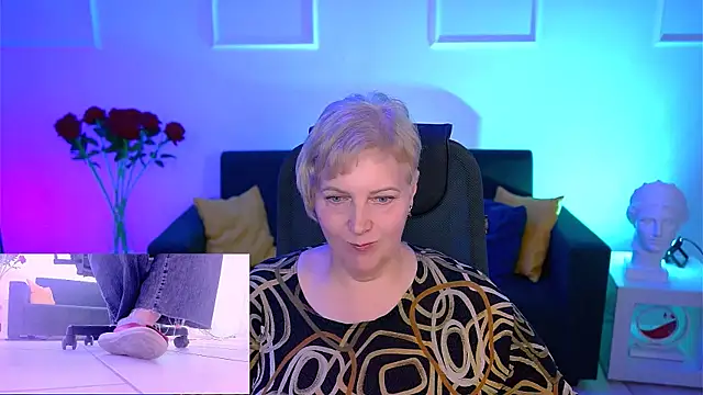 Snapshot of MaryMogan chatting on 7, 10, 2025 MaryMogan online show from 7, 10, 2025