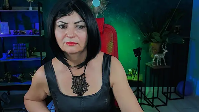 Snapshot of HelenBeler chatting on 5, 12, 2025 HelenBeler online show from 5, 12, 2025