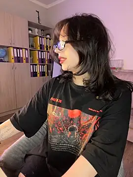 YourLittleDevil online show from 10, 11, 2025