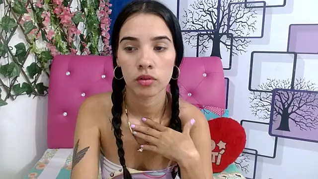 Snapshot of vanesa19_ chatting on 25, 9, 2025 vanesa19 online show from 25, 9, 2025