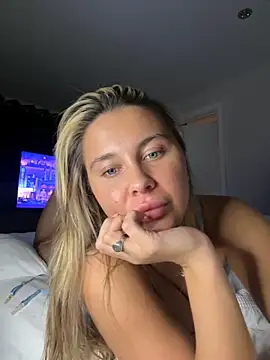 Snapshot of EllaBluee chatting on 12, 9, 2025 EllaBluee online show from 12, 9, 2025
