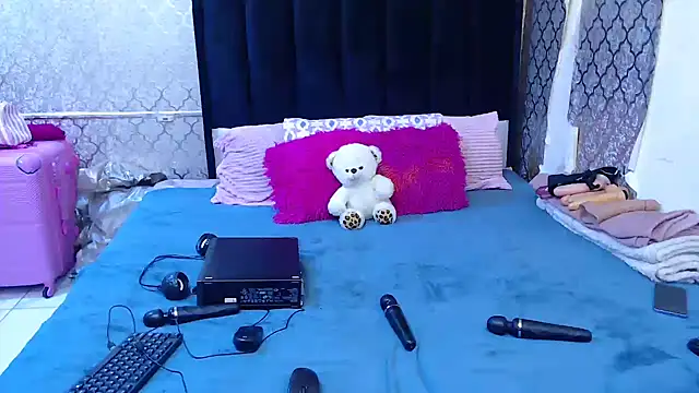 Snapshot of SexyPetitex25 chatting on 30, 9, 2025 SexyPetitex25 online show from 30, 9, 2025