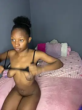 Snapshot of SexyPetitex25 chatting on 19, 12, 2025 SexyPetitex25 online show from 19, 12, 2025