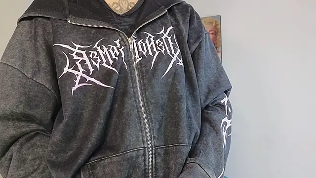 Lucy n pink online show from 26, 11, 2025