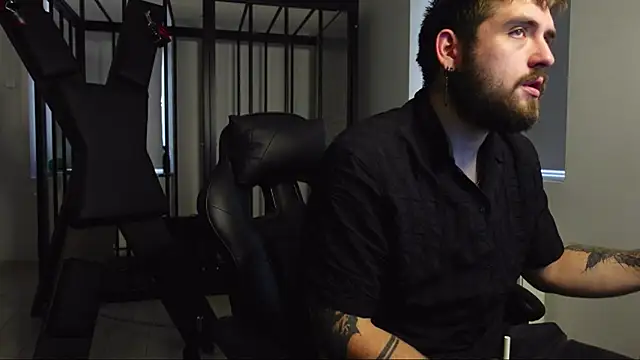 Snapshot of Mike_Platano chatting on 18, 10, 2025 Mike Platano online show from 18, 10, 2025