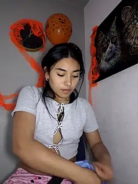 Snapshot of AmberGold- chatting on 28, 10, 2025 AmberGold- online show from 28, 10, 2025