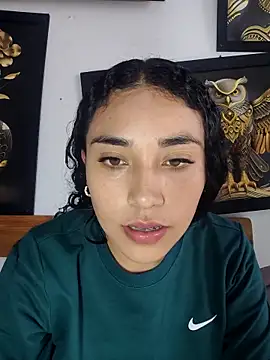 Snapshot of AmberGold- chatting on 13, 11, 2025 AmberGold- online show from 13, 11, 2025