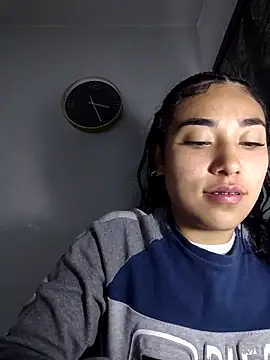 Snapshot of AmberGold- chatting on 18, 11, 2025 AmberGold- online show from 18, 11, 2025